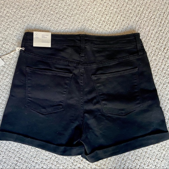 NWT 28”/Sz 6 - High rise black jean shorts… - Picture 3 of 5